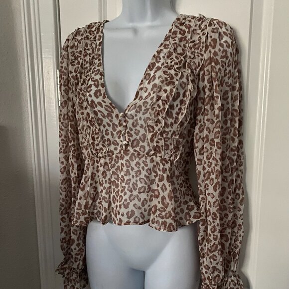 LULU'S EAST TO SPOT LEOPARD PRINT CROP TOP NWT SM - Picture 7 of 8